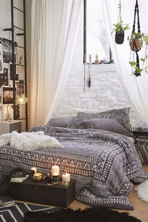 Beautiful craftsmanship, artistic and romantic presence can be used as an artistic expression. 89+ Cozy & Romantic Bohemian Style Bedroom Decorating Ideas