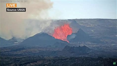 Mauna Loa The Worlds Largest Active Volcano Erupts Active Volcano