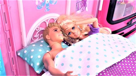 Barbie And Ken Pink Bedroom Morning Routine Barbie Girl Sick बार्बी Barbie Y Ken Rosa Dormitorio