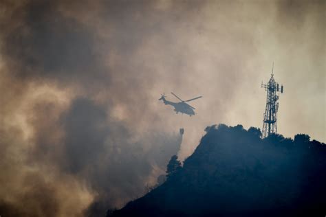 Σε εξέλιξη βρίσκεται πυρκαγιά που καίει χορτολιβαδική έκταση στην περιοχή της βουπρασίας, στη βόρεια ηλεία. Φωτιά Ηλεία: Εικόνες από τις αγωνιώδεις προσπάθειες κατάσβεσης