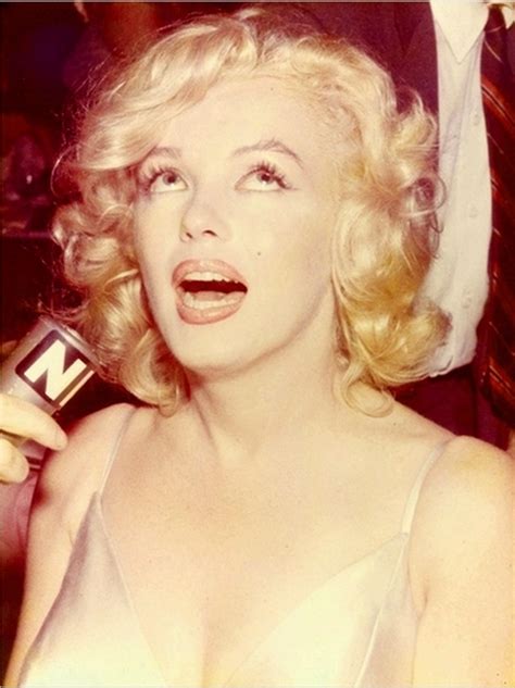 marilyn monroe at the premiere of the prince and the showgirl 1957 radio city music hall
