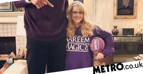 The Big Bang Theory Guest Star Kareem Abdul Jabbar Towers Over Melissa