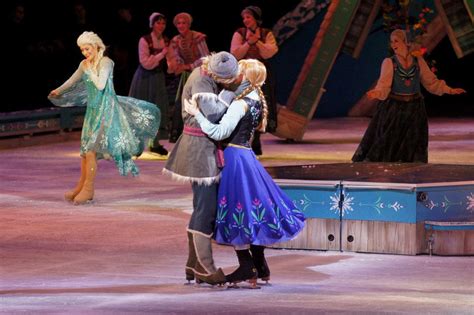 Flickrprrpewe Kristoff And Anna Kissing Disney On Ice