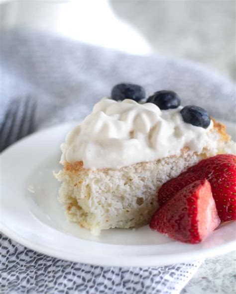 Light and fluffy, this keto angel food cake recipe is great on its own or with whipped cream and berries! Paleo And Keto Angel Food Cake - Cassidy's Craveable Creations