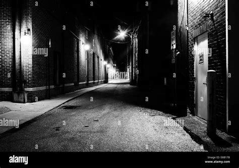 Dark Alley City Lights Hi Res Stock Photography And Images Alamy