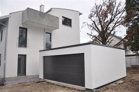 Rund um das automobil bieten wir fast alle leistungen. Schöne Doppelgarage in München | Moderne garage, Garage ...