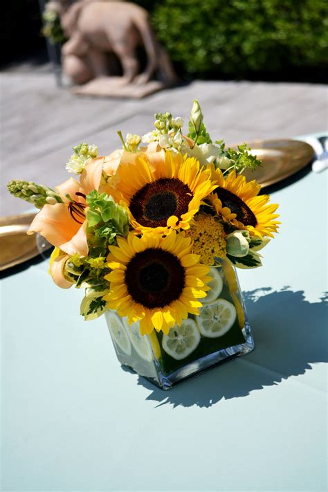 Pin By Gaby Soto On Party Ideas Sunflower Centerpieces Sunflower Arrangements Wedding Floral