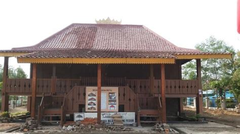 Rumah adat sumatera selatan = limas. Mengenal Rumah Adat Lampung atau Nuwo Sesat Berdasarkan ...