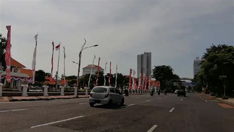 Hari Pertama Lebaran 2021 Jalanan Kota Surabaya Lengang