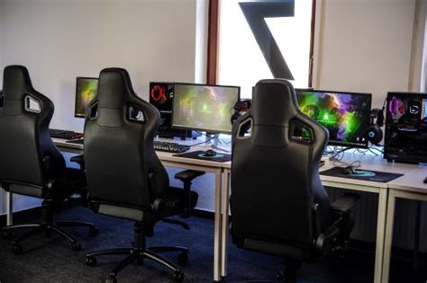 Killabee big and tall gaming chair review 400 lbs capacity. The 7 Best Gaming Chairs for Big Guys in 2020 | Pro Gaming Foundry