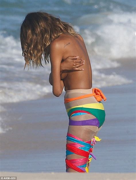 Jourdan Dunn Topless As She Slips Into Swimwear For Beach Shoot Daily Mail Online