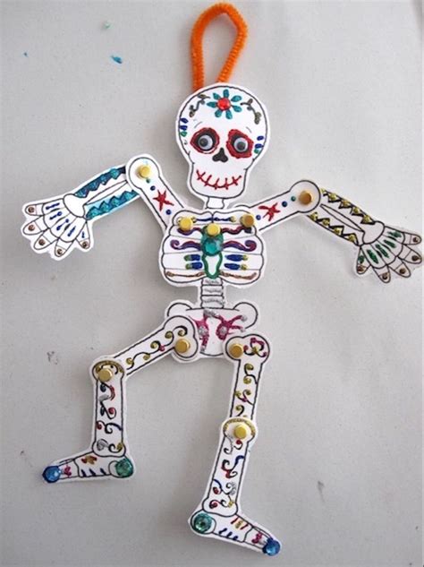 Make A Slinky Skeleton Perfect For Halloween And Día De Los Muertos