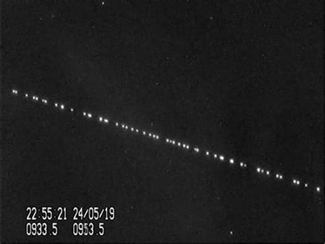 Heres What Spacexs Starlink Satellites Look Like In The Night Sky