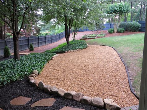 45 Front Yard Landscaping With Rocks Pea Gravel (With images) | Pea gravel patio, Gravel patio 