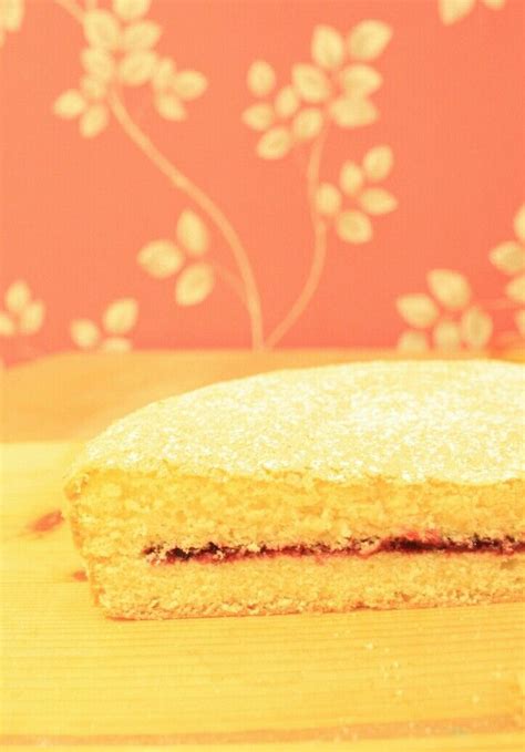 Tips for making the best sponge cake. White cornflour sponge cake: 2 eggs+sugar+white cornflour ...