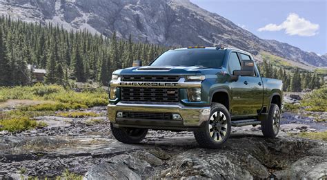 The New 2020 Chevy Silverado Hd Can Tow 35500 Pounds Of Your Toys