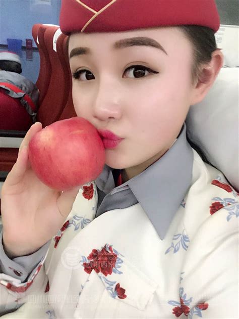 Chinese Flight Attendants Are Selling Apples Online
