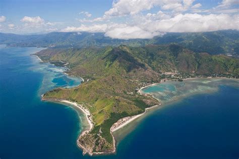 The country gained independence from portugal in 1975, but was soon invaded by indonesia, which laid claim to the country. Dili, Area Branca Timor-Leste