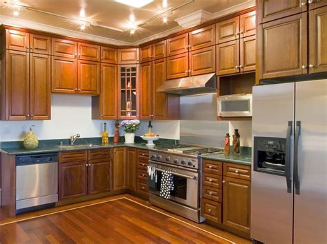 Updating your kitchen cabinets is a quick and easy way to breathe new life into your cooking space. THE REFINISH ARTIST The Refinish Artist has been bringing ...