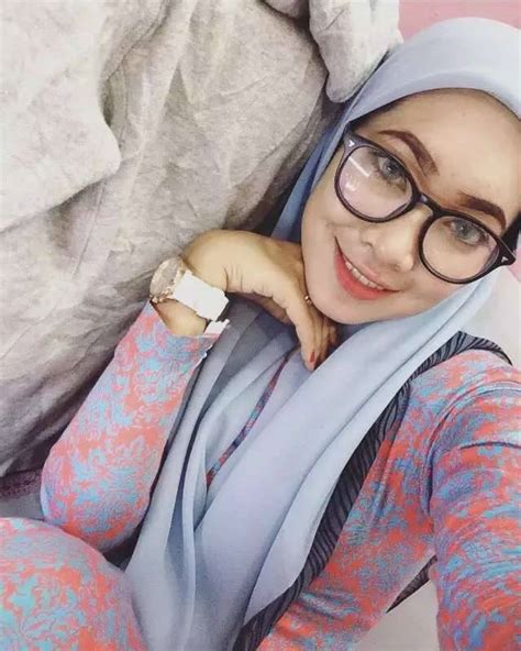 Awek Tumblr — Gadis Melayu Cantik Ainnadiahain Awek Hijab