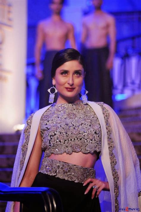 Fashion Style And Glamour World Kareena Kapoor At Lfw Summer Resort 2016 Grand Finale Photos Pictures