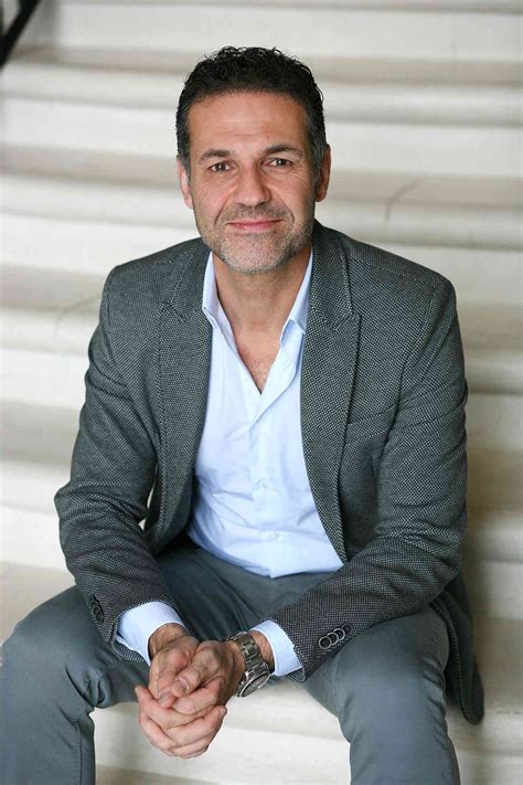 Kite Runner Author Khaled Hosseini S Next Book Will Tackle The Refugee Crisis