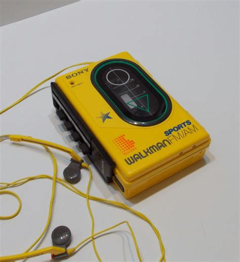 1986 Sony Walkman Yellow Sports Cassetteradio Amfm Model