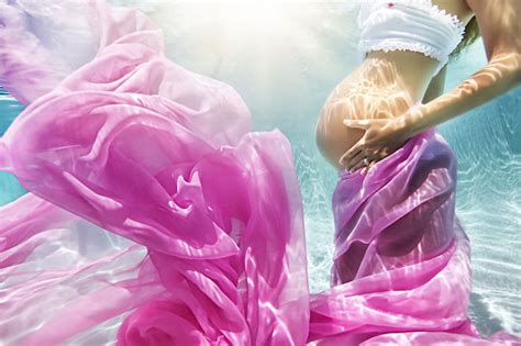 Underwater Maternity Photos Turn Pregnant Women Into Ethereal Mermaids