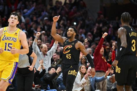 Nba Donovan Mitchells 43 Points Help Cavaliers Sink Anthony Davis Less Lakers Inquirer Sports