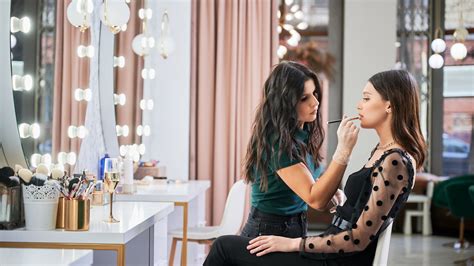 If You Want To Become A Makeup Artist Follow This Expert Advice
