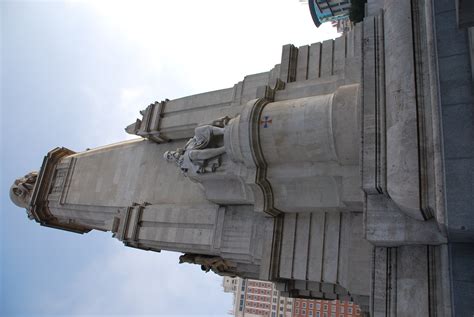 We have reviews of the best places to see in madrid. Plaza da Espana