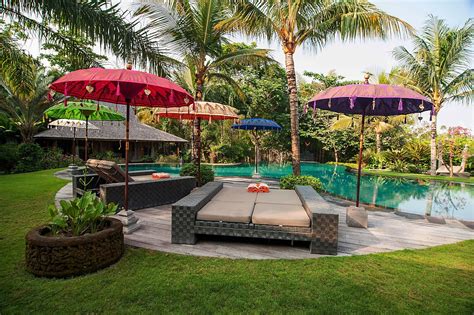 This post contains the most amazing backyard ideas. 40 Amazing Backyard Pool Ideas for the Wealthy Homeowner ...