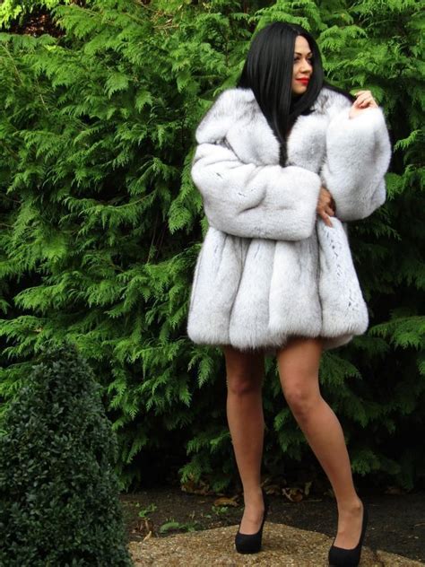 pin by 𝐿𝓊𝒸𝒾𝑒 𝐹𝑜𝓍 on furs and leather boutique fur fur coats women fox fur coat