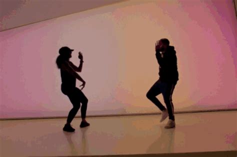 16 S Of Drake Dancing In ‘hotline Bling Vulture