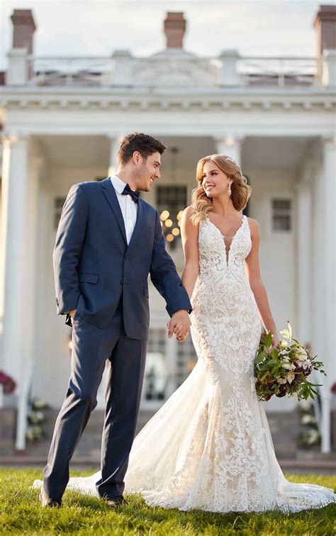 Dolar kurmak Nüfuz etmek fitted lace wedding dress Asya sürüngenler Motivasyon