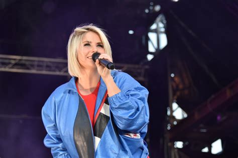 Falls ich auch ihnen geholfen habe und sie ein google konto. Beatrice Egli 2021 / Beatrice Egli - Best of Tour 2021 ...