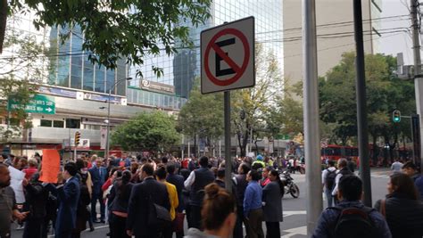 La línea 1 del metrobús cdmx se encuentra demorada por la marcha desde indios verdes a manuel gonzález. Bloqueo afecta servicio en Línea 1 del Metrobús CDMX ...