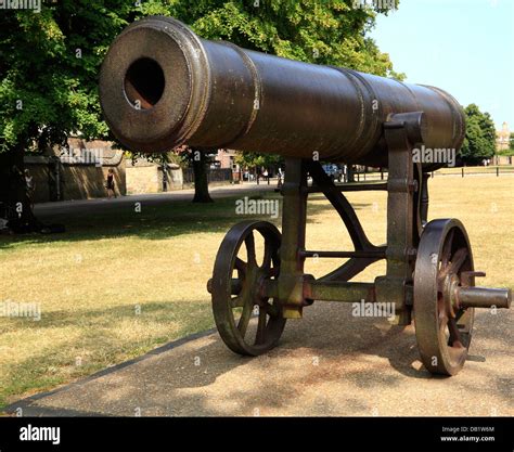 Ely Russian Crimean War Cannon Cambridgeshire England Uk Palace