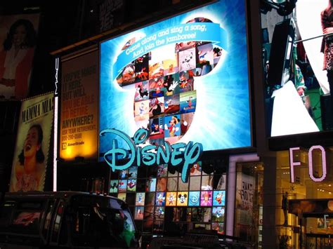 Časté dotazy týkající se zařízení disney store. Disney Store | Disney merchandise, Times square, New york