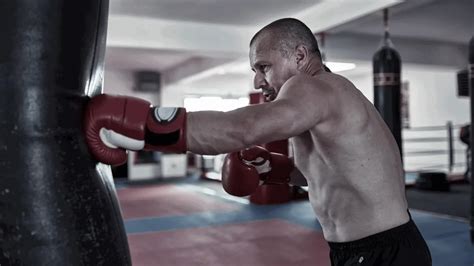 How To Do 10 Round Heavy Bag Workout The Right Way