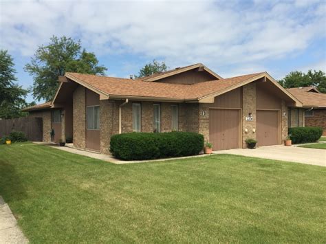 This 3 bedroom, 2 bathroom home in joliet, illinois has a lot to offer. Parkview Estates Rentals - Joliet, IL | Apartments.com