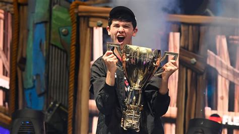 Esports profile for rogue company player kyle bugha giersdorf: 16-Year-Old Kyle 'Bugha' Giersdorf Wins $3 Million at ...