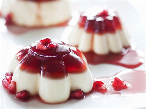 Ein frühlingshafter kuchen ohne backen. Granatapfel-Panna-cotta | Rezept | Einfacher nachtisch ...