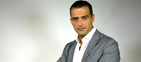 El periodista de tvn iván núñez decidió confesar a las últimas noticias que está atravesando una compleja crisis con su esposa marlene de la fuente. Esta sería la verdadera razón del despido de Iván Núñez de CHV