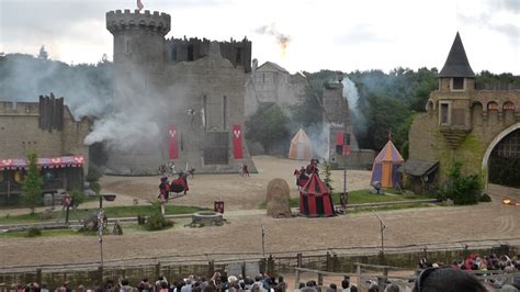 Le Puy du Fou L attaque du château fort YouTube