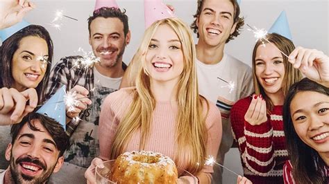 Felicitare pentru ziua de nastere prieten, în această aplicație conține o colecție de cuvinte de salut ziua de nastere pentru prieteni sau prieteni. 15 Ucapan Selamat Ulang Tahun untuk Sahabat dan Teman ...