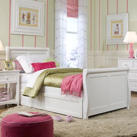 At the foot of the bed is that sitting area that looks like it's either plastic or. HOME DZINE Bedrooms | Decorating ideas for a girl's bedroom