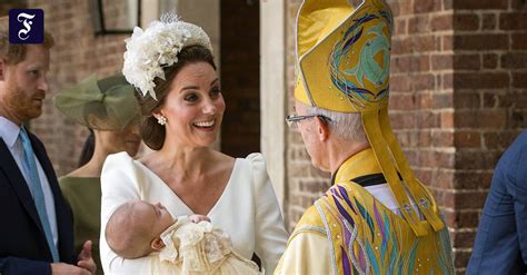 Zuletzt veröffentlichte die herzogin eines, das die kleine prinzessin charlotte im april zeigte, wie sie kuchen und lebensmittel an ältere. Ohne die Queen: William und Kate taufen Prinz Louis