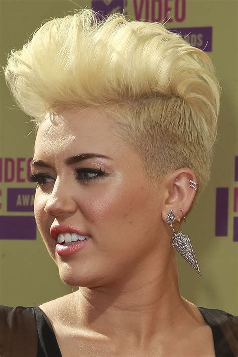 Miley Cyrus Hairstyles At Mtv Vma S 2012 Trends Hairstyles