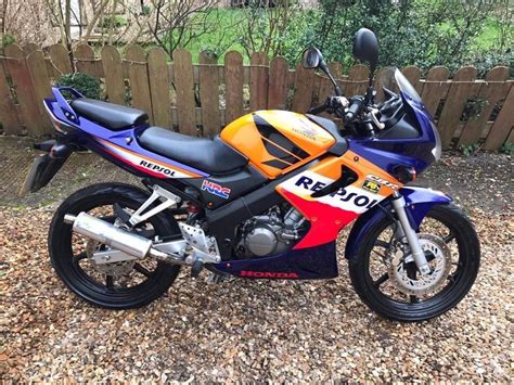 Check out mileage, colours, specifications, engine specs and design. HONDA CBR-125-R REPSOL EDITION 2007 600 MILES FROM NEW ...